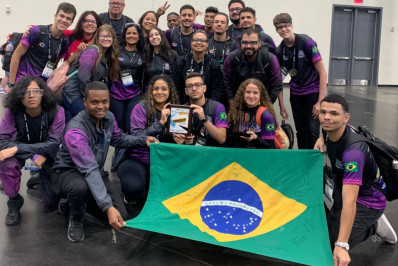 Alunos de Resende ganham prêmio em torneio mundial de robótica nos EUA