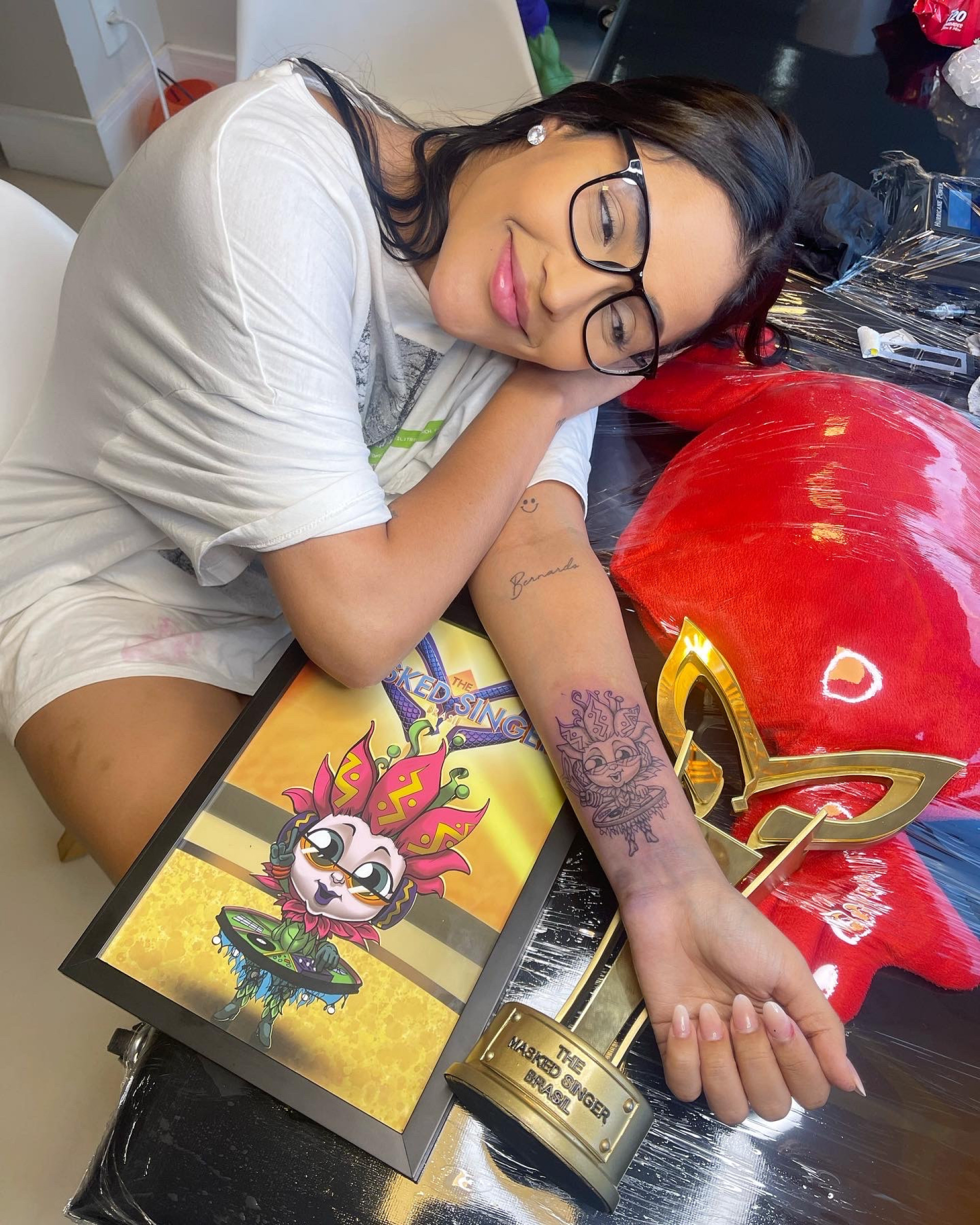 Flay tatuou a DJ Vitória-Régia, fantasia campeã do 'The Masked Singer' - Reprodução/Instagram