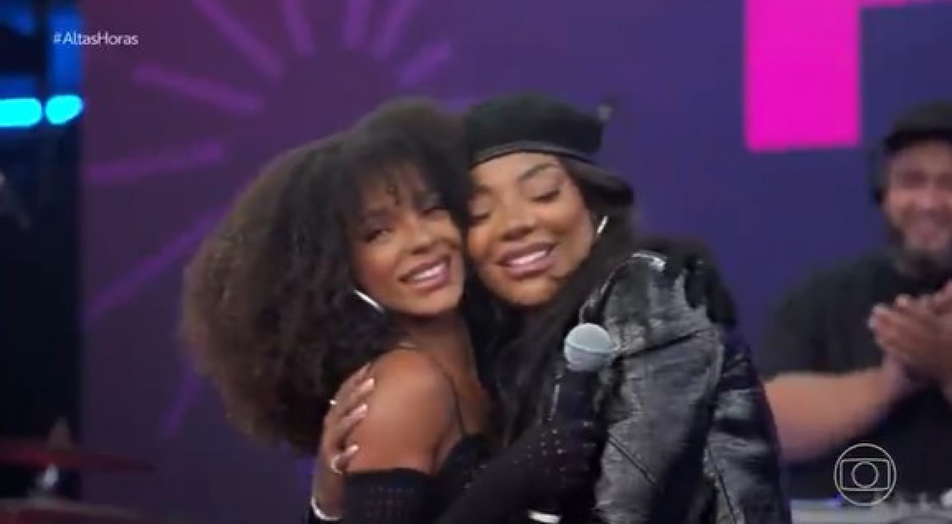 Brunna Gonçalves e Ludmilla no palco do 'Altas Horas' - Reprodução/Instagram