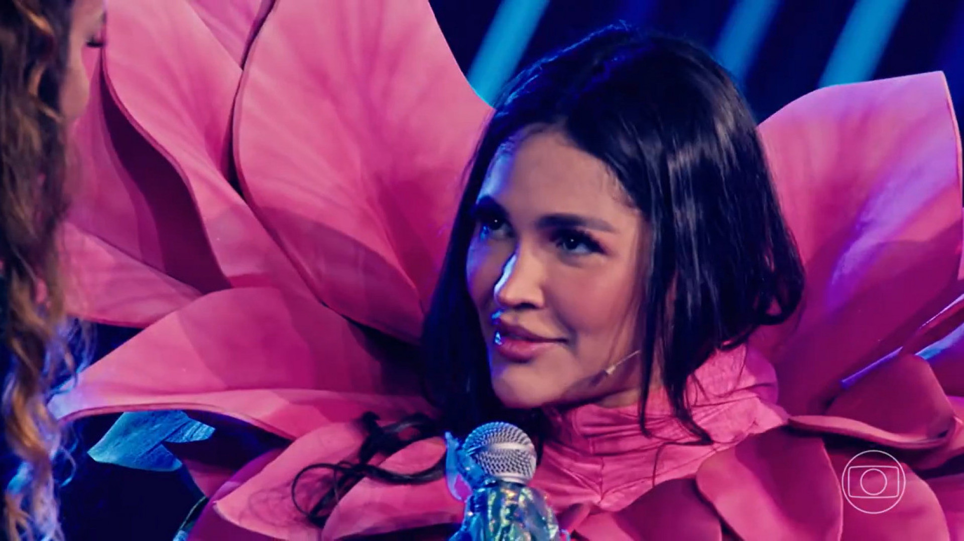 Ex-BBB é desmascarada com a DJ Vitória-Régia, campeã do 'The Masked Singer' - Reprodução/Globo