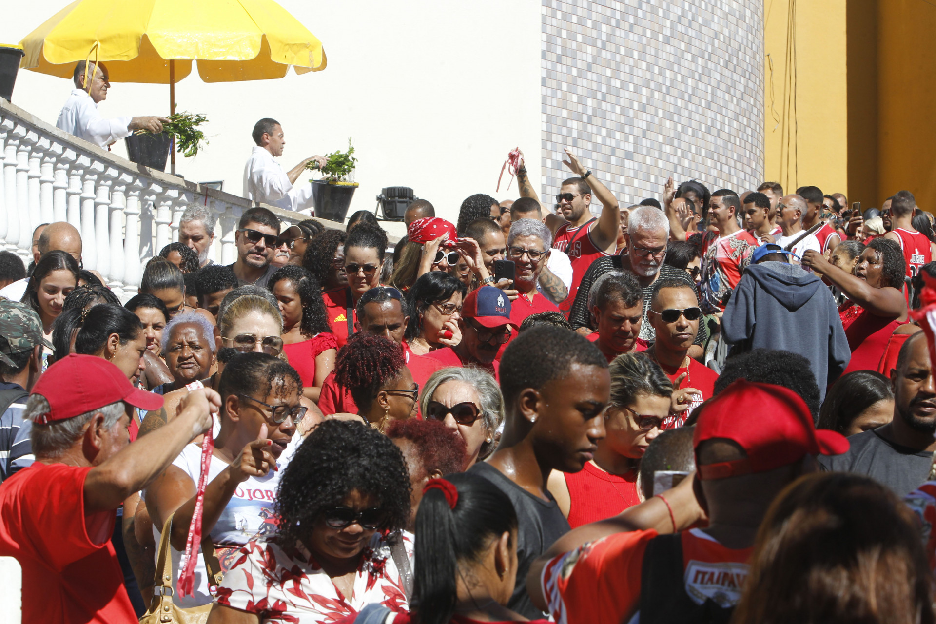 Movimenta&ccedil;&atilde;o na Igreja de S&atilde;o Jorge, em Quintino, Zona Norte do Rio - Reginaldo Pimenta/Ag&ecirc;ncia O Dia