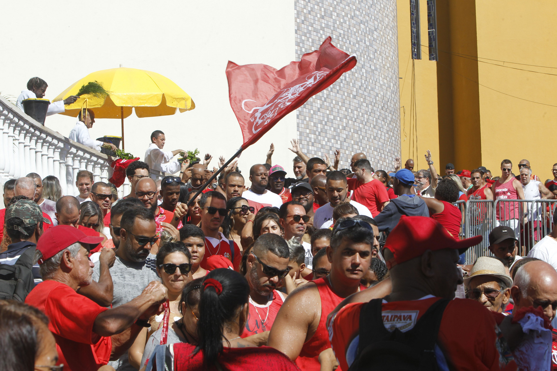 Movimenta&ccedil;&atilde;o na Igreja de S&atilde;o Jorge, em Quintino, Zona Norte do Rio - Reginaldo Pimenta/Ag&ecirc;ncia O Dia