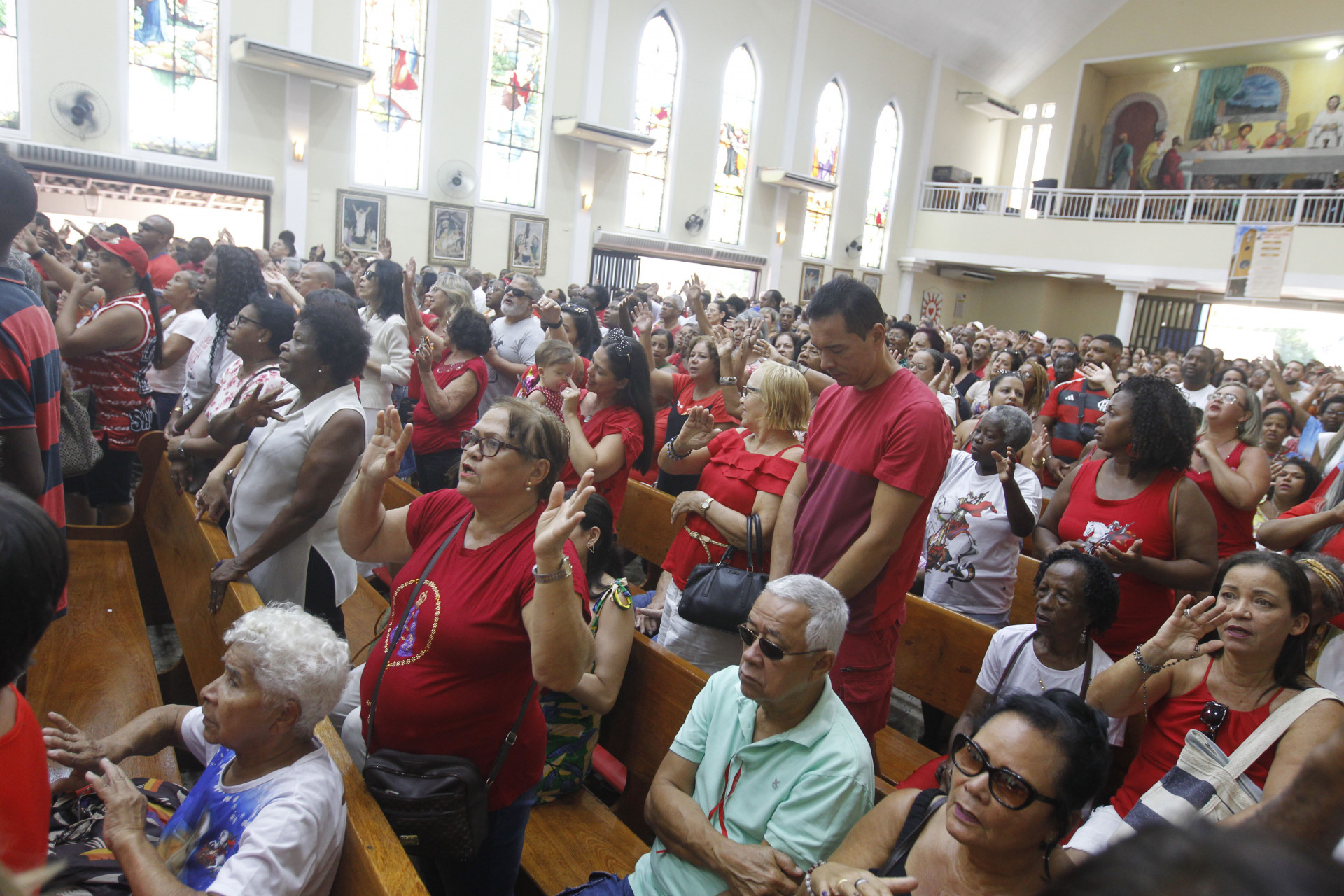 Movimenta&ccedil;&atilde;o na Igreja de S&atilde;o Jorge, em Quintino, Zona Norte do Rio - Reginaldo Pimenta/Ag&ecirc;ncia O Dia