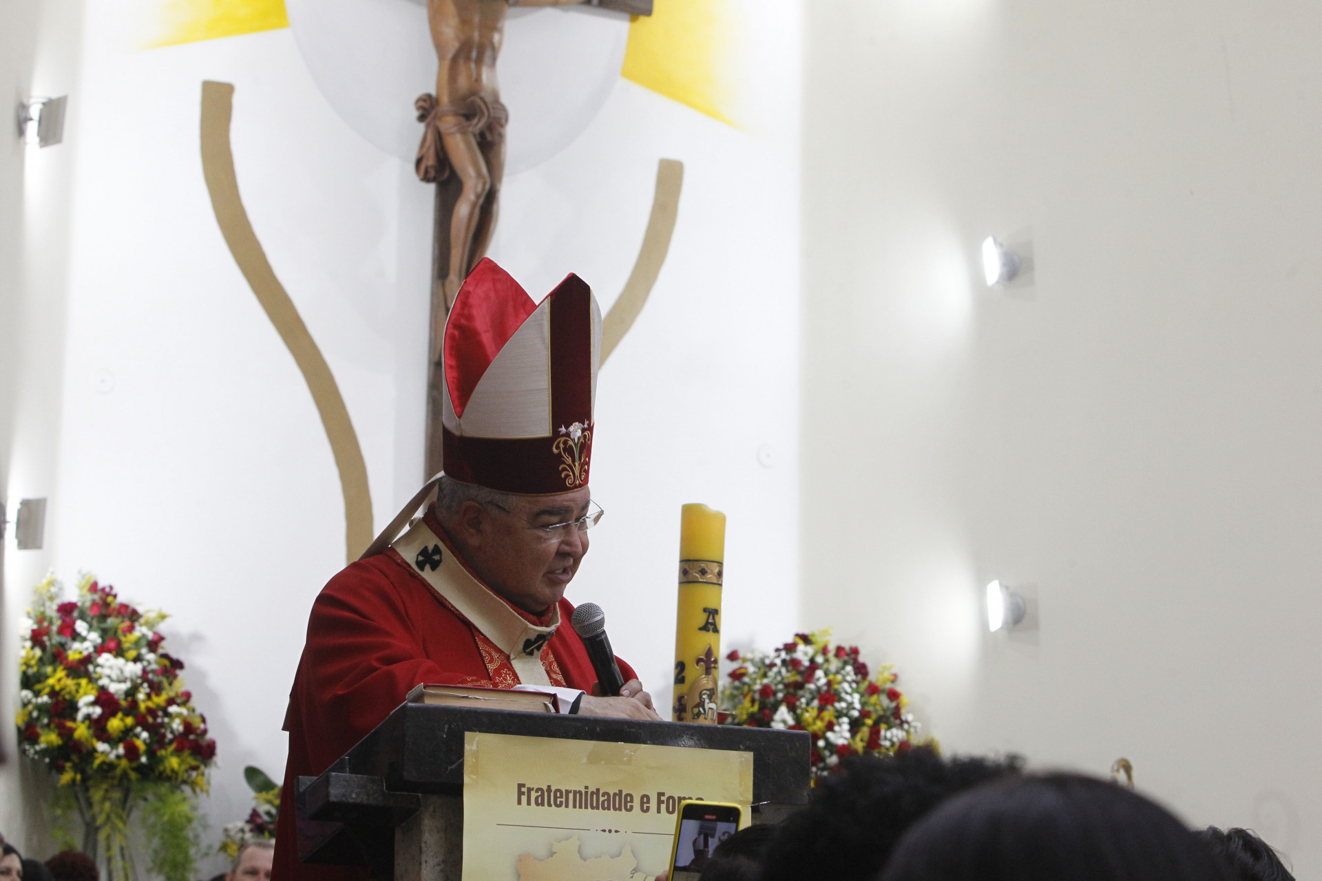 Cardeal Dom Orani Tempesta celebra missa em Quintino, Zona Norte do Rio - Reginaldo Pimenta/Ag&ecirc;ncia O Dia