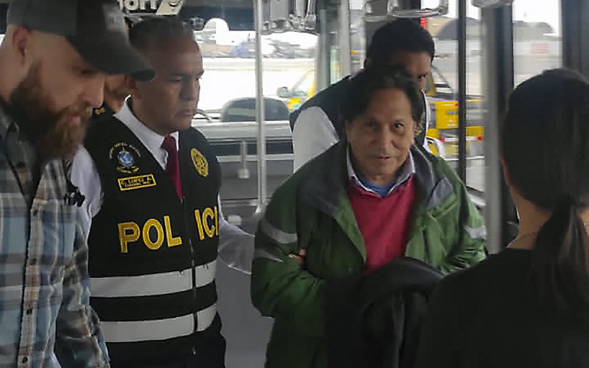 Toledo foi submetido a exames m&eacute;dicos e foi levado a uma audi&ecirc;ncia com um juiz  - AFP