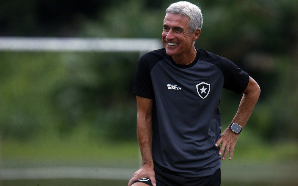 Luís Castro já pediu reforços em diversas oportunidades - Vítor Silva/Botafogo