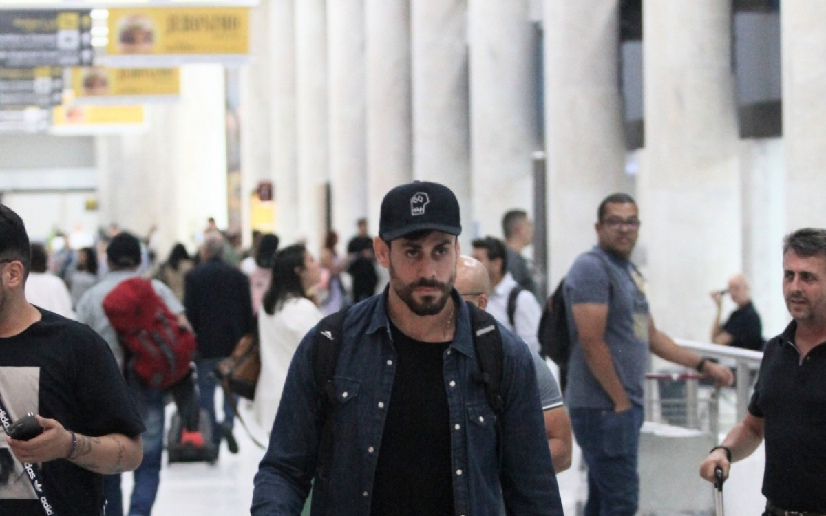 Cara de Sapato desembarca no Brasil depois de passar alguns dias nos Estados Unidos