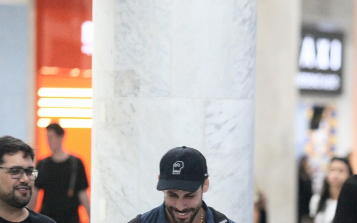 Cara de Sapato desembarca no Brasil depois de passar alguns dias nos Estados Unidos