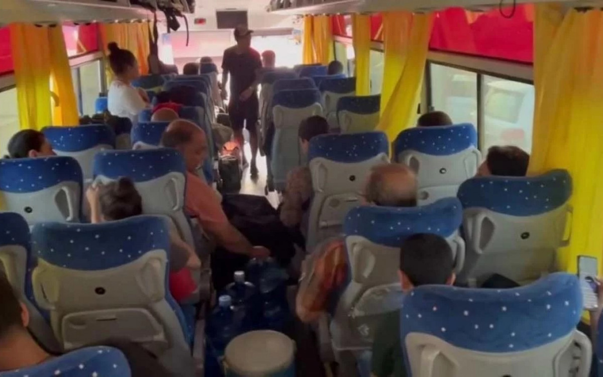 Jogadores no ônibus em direção à fronteira com o Egito - Matheuzinho/Reprodução