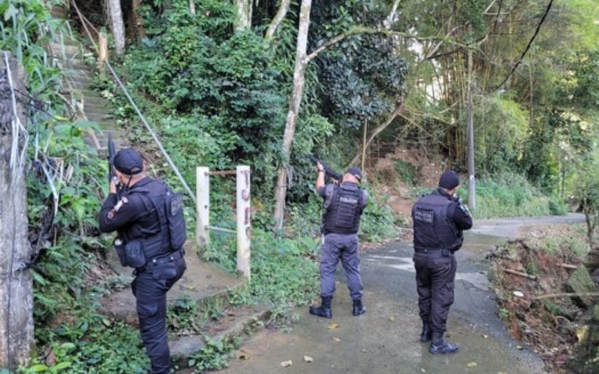 Opera&ccedil;&atilde;o na Banqueta e Areal