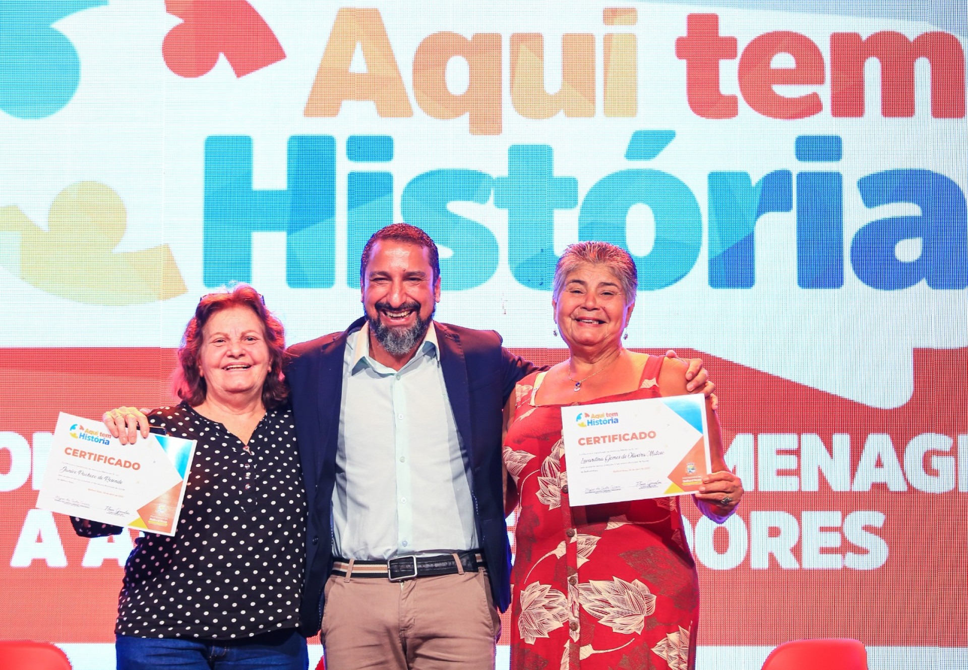 A m&eacute;dica Janice Pacheco e a enfermeira Luvardina Gomes tamb&eacute;m foram homenageadas pelo secret&aacute;rio Fl&aacute;vio Gon&ccedil;alves - Rafael Barreto / PMBR