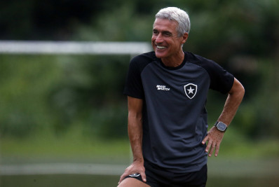 Saída de jogadores sem espaço com Luís Castro pode definir possíveis reforços do Botafogo no meio do ano