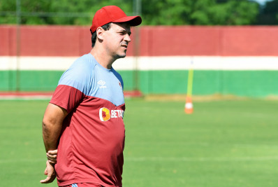 Em busca de reforços, Fluminense tem contratação de zagueiro como prioridade