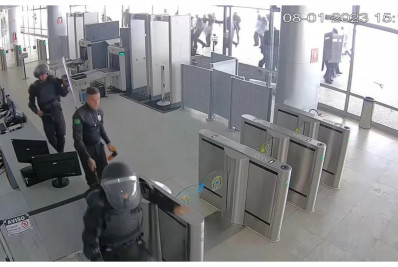 Câmeras de segurança revelam que Tropa de Choque protegeu Planalto por 16 minutos