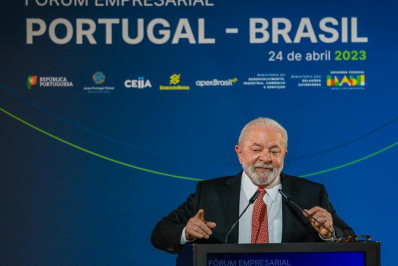 Em Portugal, Lula reclama dos juros altos e diz que Brasil não vai vender empresas públicas
