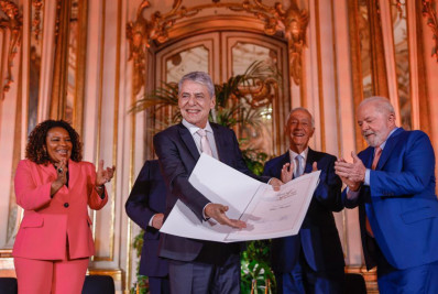 Chico Buarque recebe Prêmio Camões quatro anos após recusa de Bolsonaro 