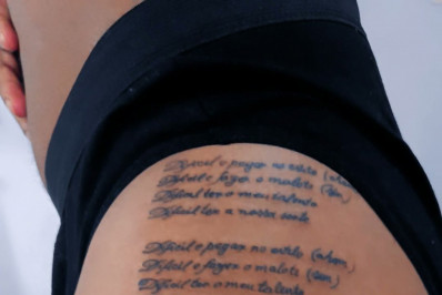 Fã de Ludmilla tatua letra de 'Sou Má' em homenagem à cantora