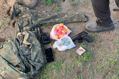 Criminoso é preso com réplica de pistola e drogas em Cabo Frio