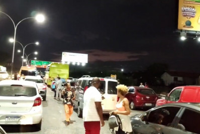 Morte de suspeito em confronto com a PM na Baixada provoca protesto na Linha Vermelha