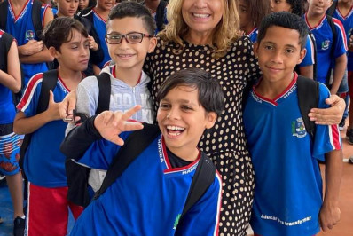 A primeira-dama de Maricá, Rosana Horta visitou escolas municipais para reforçar a paz nas unidades de ensino