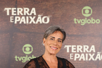 Elenco de 'Terra e Paixão' prestigia lançamento de nova novela das 21h em festa no Rio