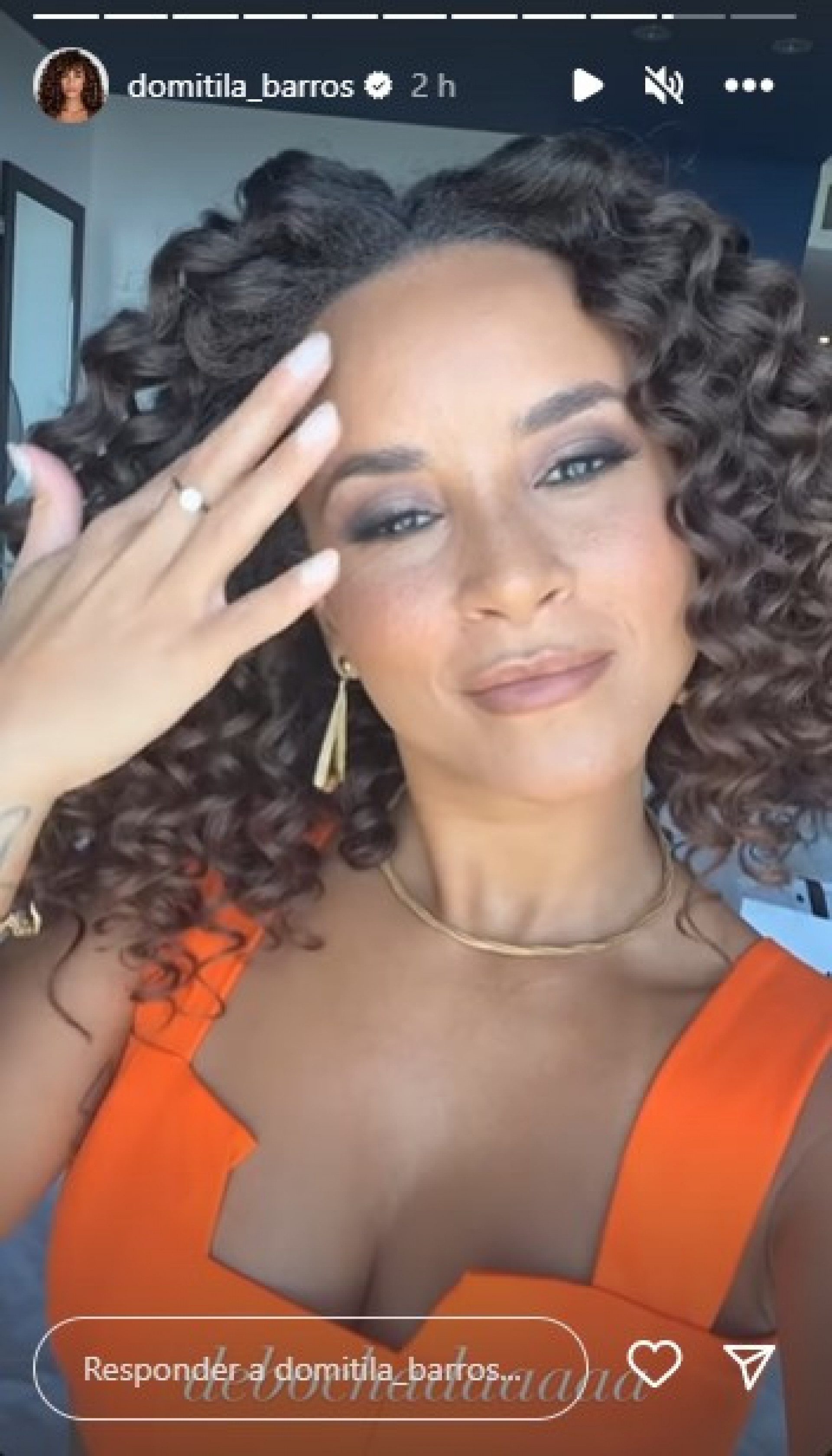 Domitila Barros com seu novo look nas redes sociais - Reprodução/Instagram