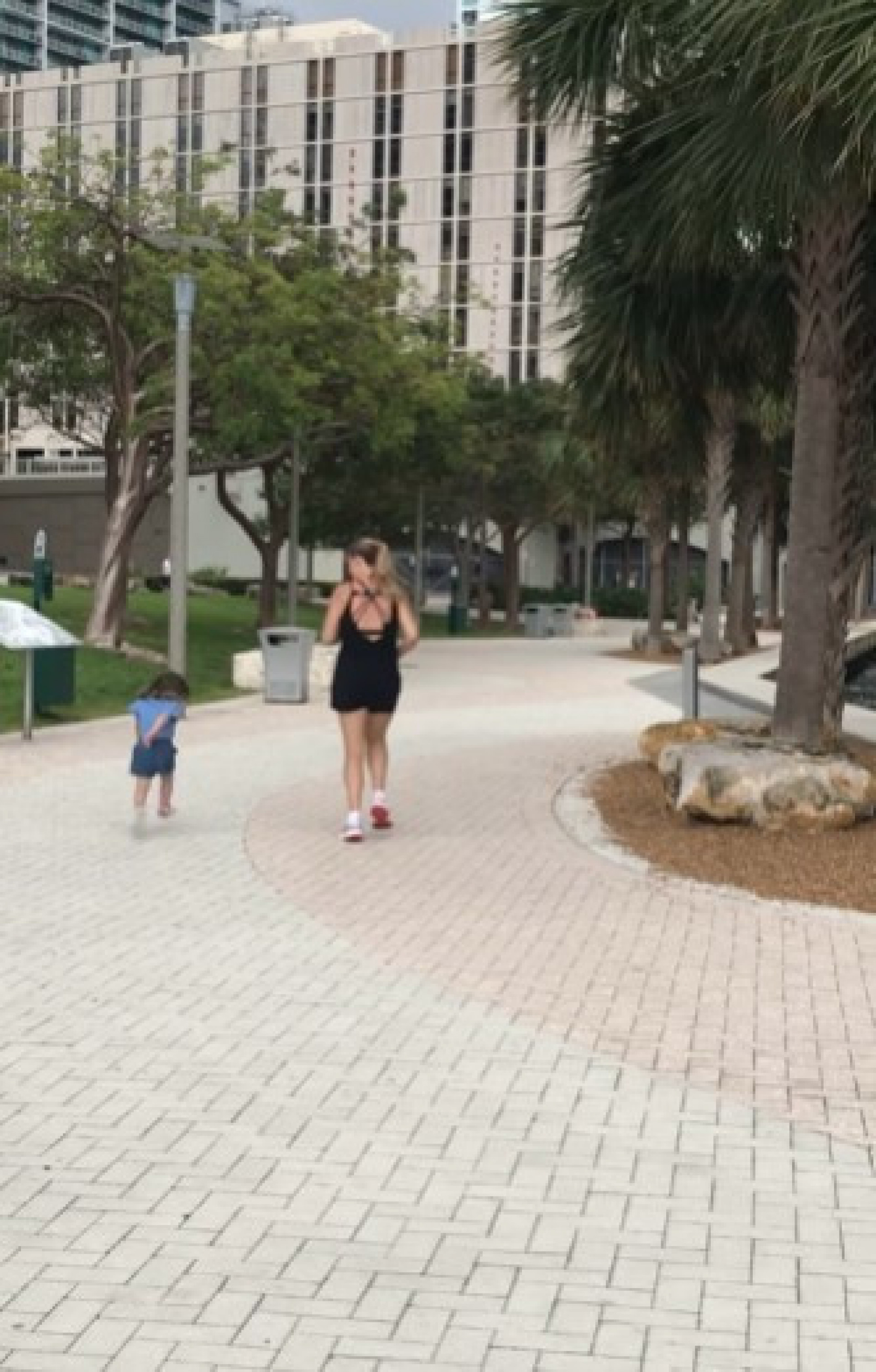 Daiana Garbin e a filha Lua durante corrida  - Reprodução/Instagram