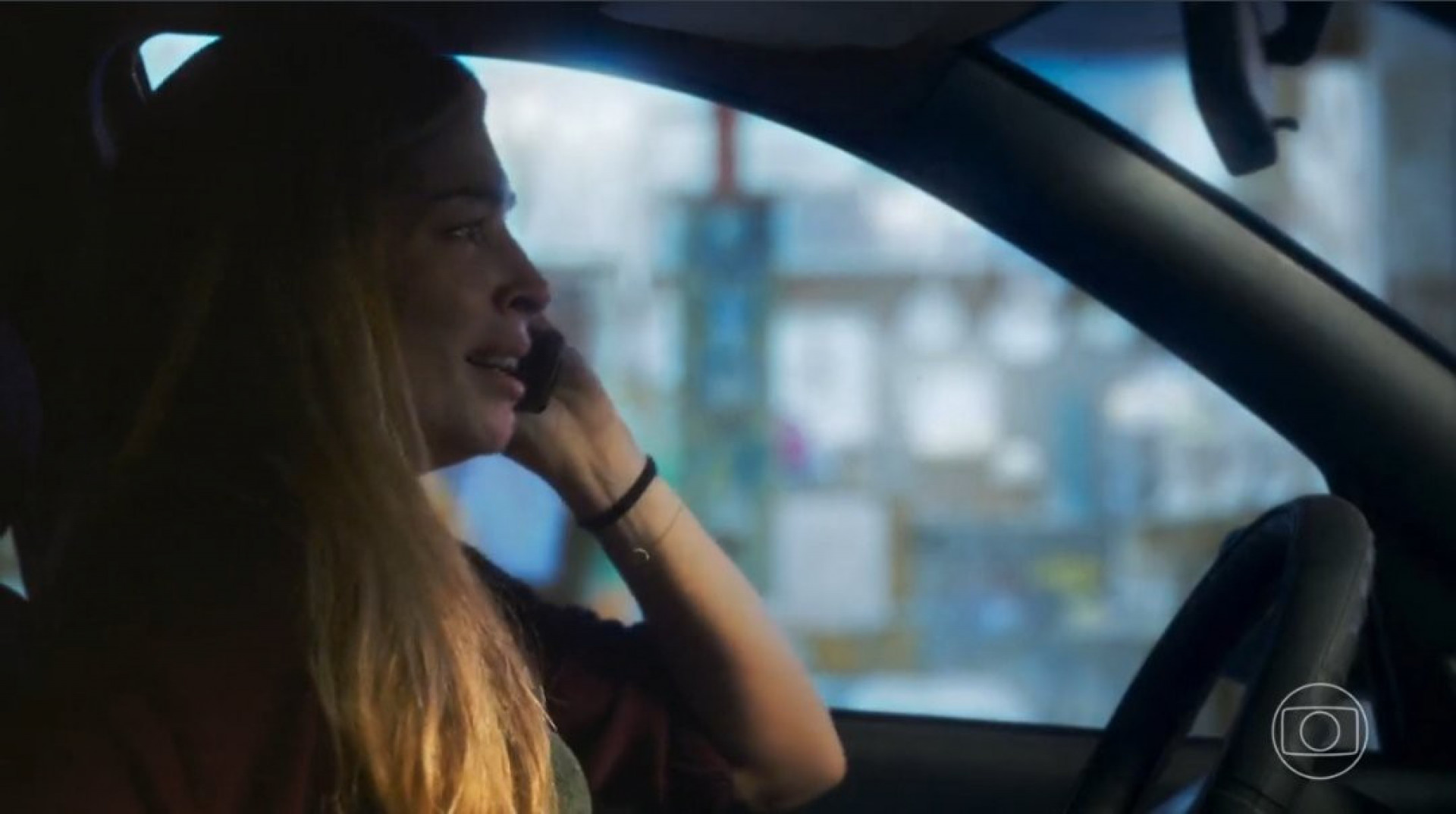 Grazi Massafera fez participação especial na estreia de 'Travessia' - Reprodução/Globo