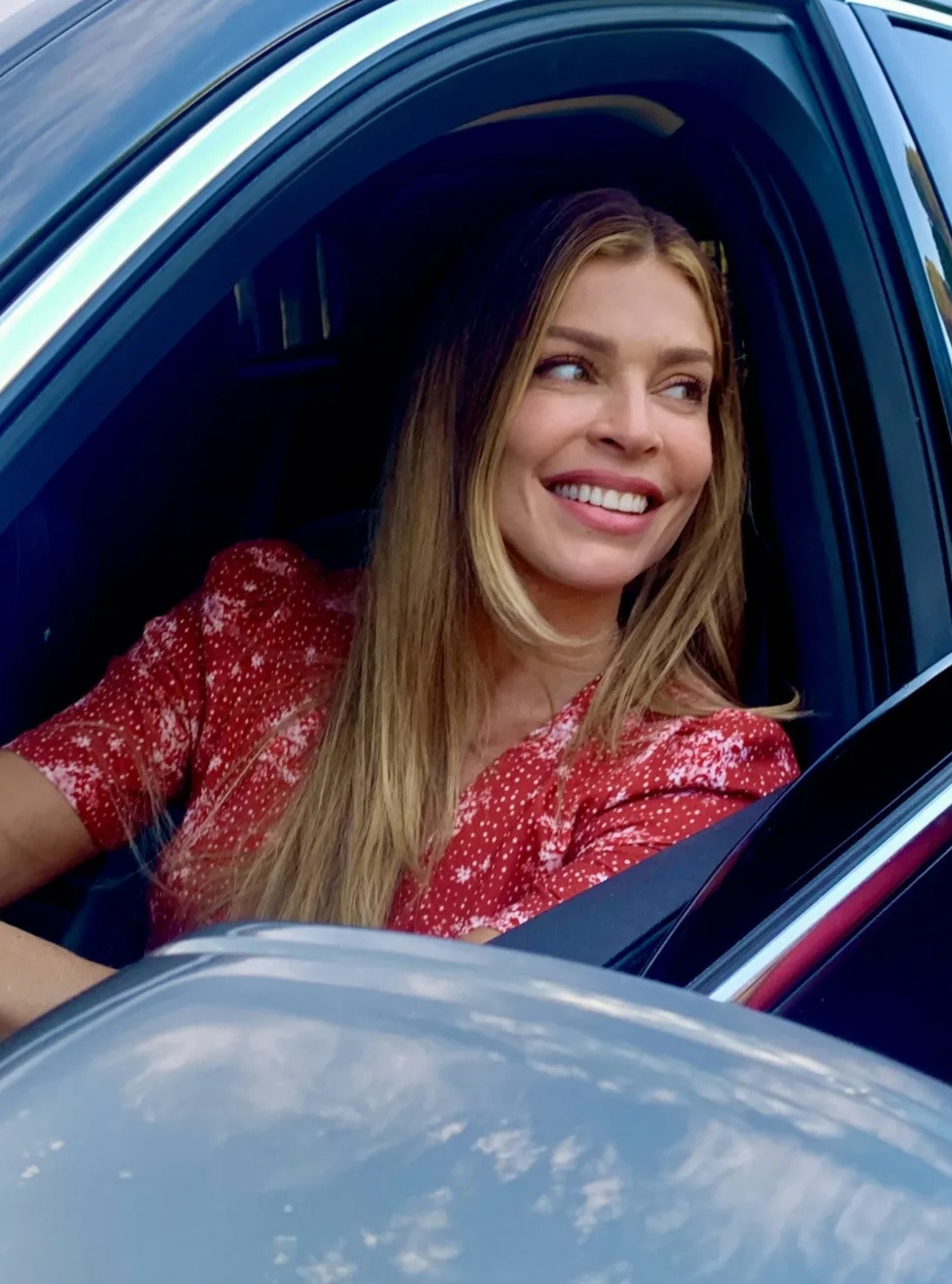 Grazi Massafera atendeu fãs após gravar cena para o final de 'Travessia' - Foto: Fabrício Pioyani/AgNews