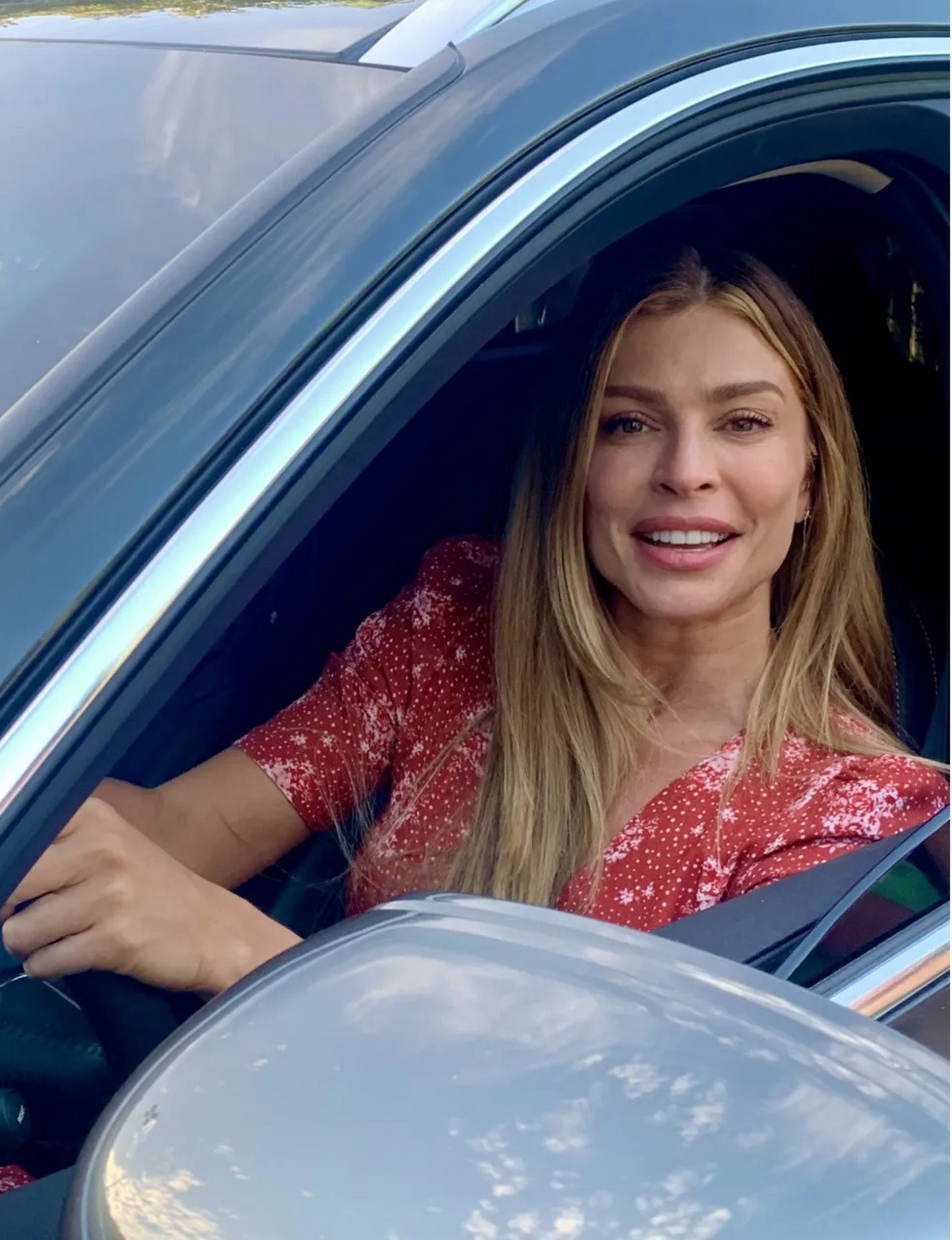 Grazi Massafera atendeu fãs após gravar cena para o final de 'Travessia' - Foto: Fabrício Pioyani/AgNews