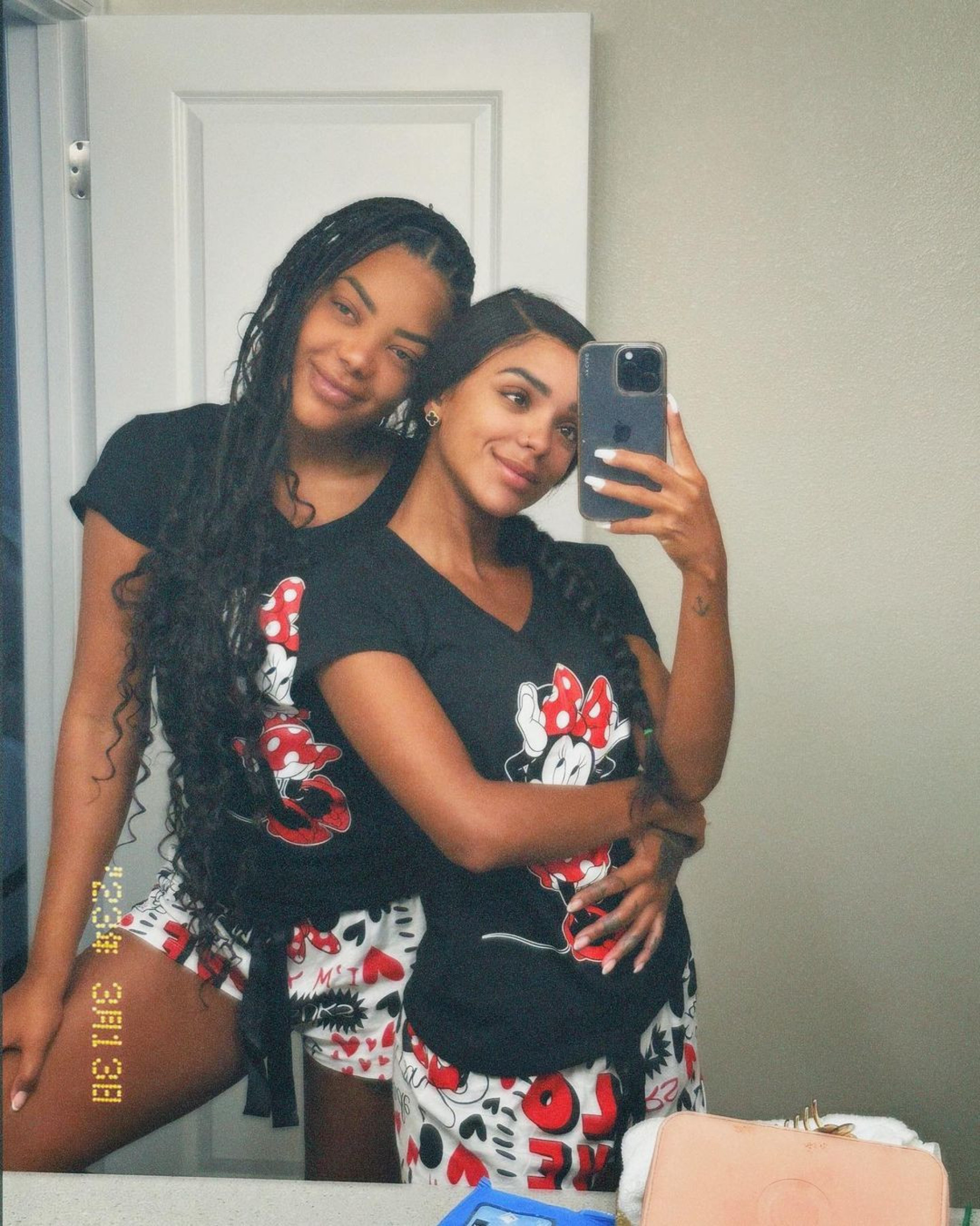 Brunna e Ludmilla com pijamas combinando - Reprodução/Instagram