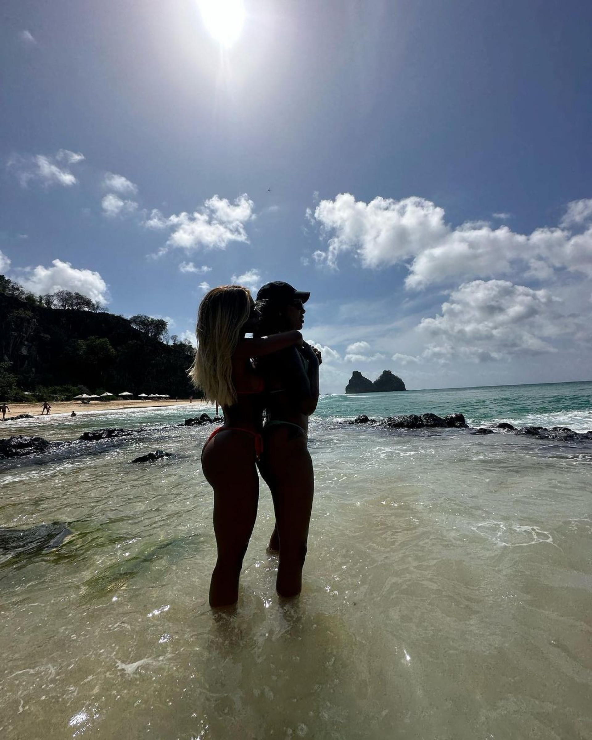 O casal junto na praia  - Reprodução/Instagram