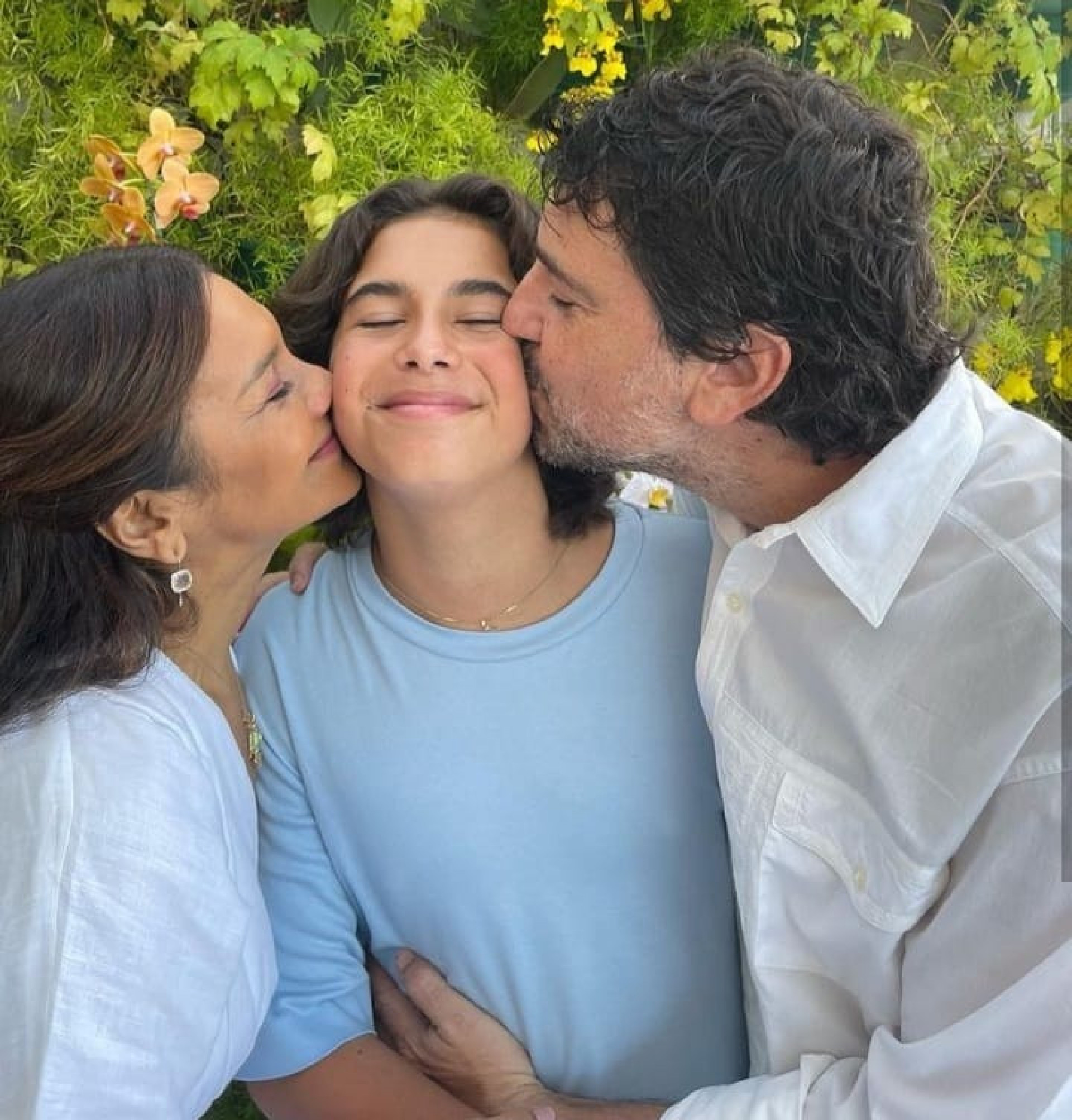 Dira Paes com o marido, Pablo Baião, e o filho, Inácio - Reprodução/Instagram