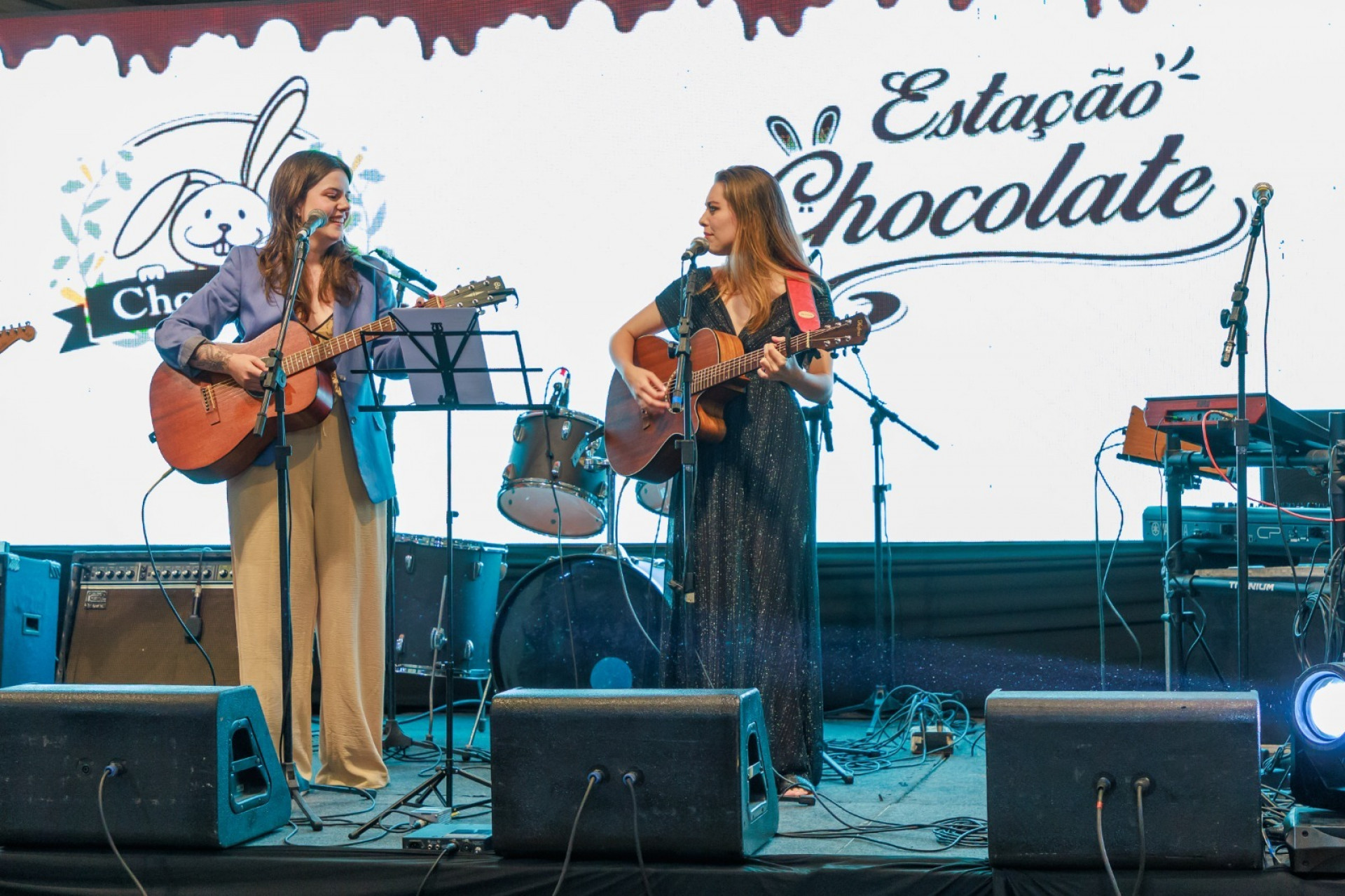 A dupla Isa & Ju foram o destaque musical da abertura e encerramento do ChocoSerra 2023 - Bruno Nepomuceno / PMT
