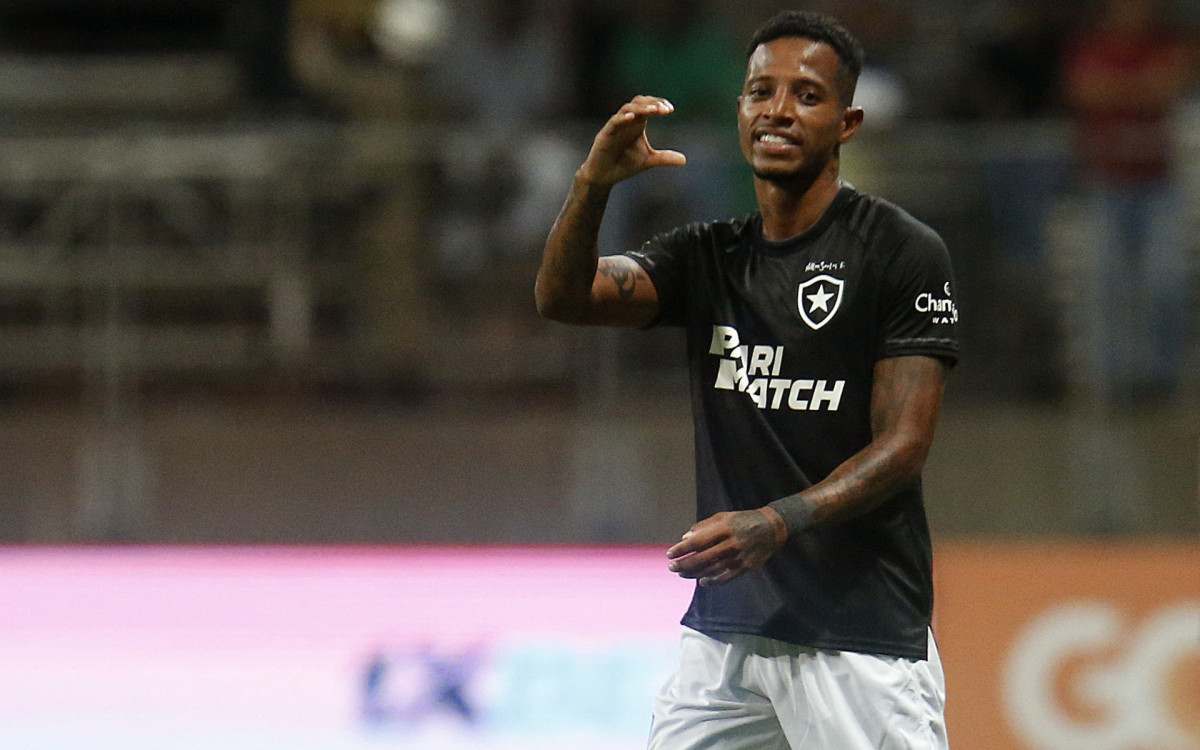 Tch&ecirc; Tch&ecirc; comemora gol em vit&oacute;ria do Botafogo sobre o Bahia