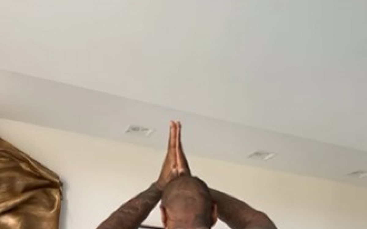 L&eacute;o Santana usou as redes sociais para publicar v&iacute;deo sem camisa