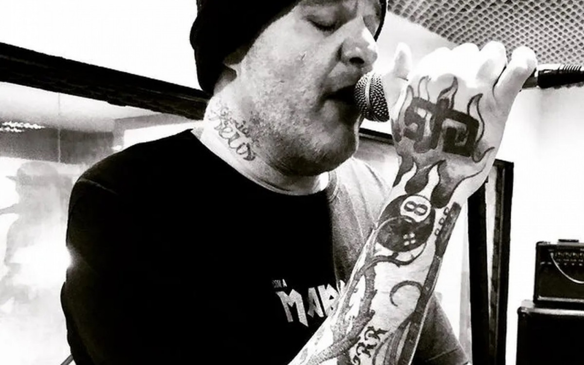 Reges Bolos, vocalista da banda O Surto, morre aos 52 anos