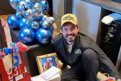 Fernando Zor ganha festa surpresa com presença de ex