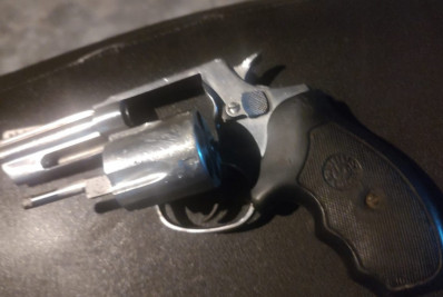 Homem é preso por porte ilegal de arma de fogo em Cabo Frio