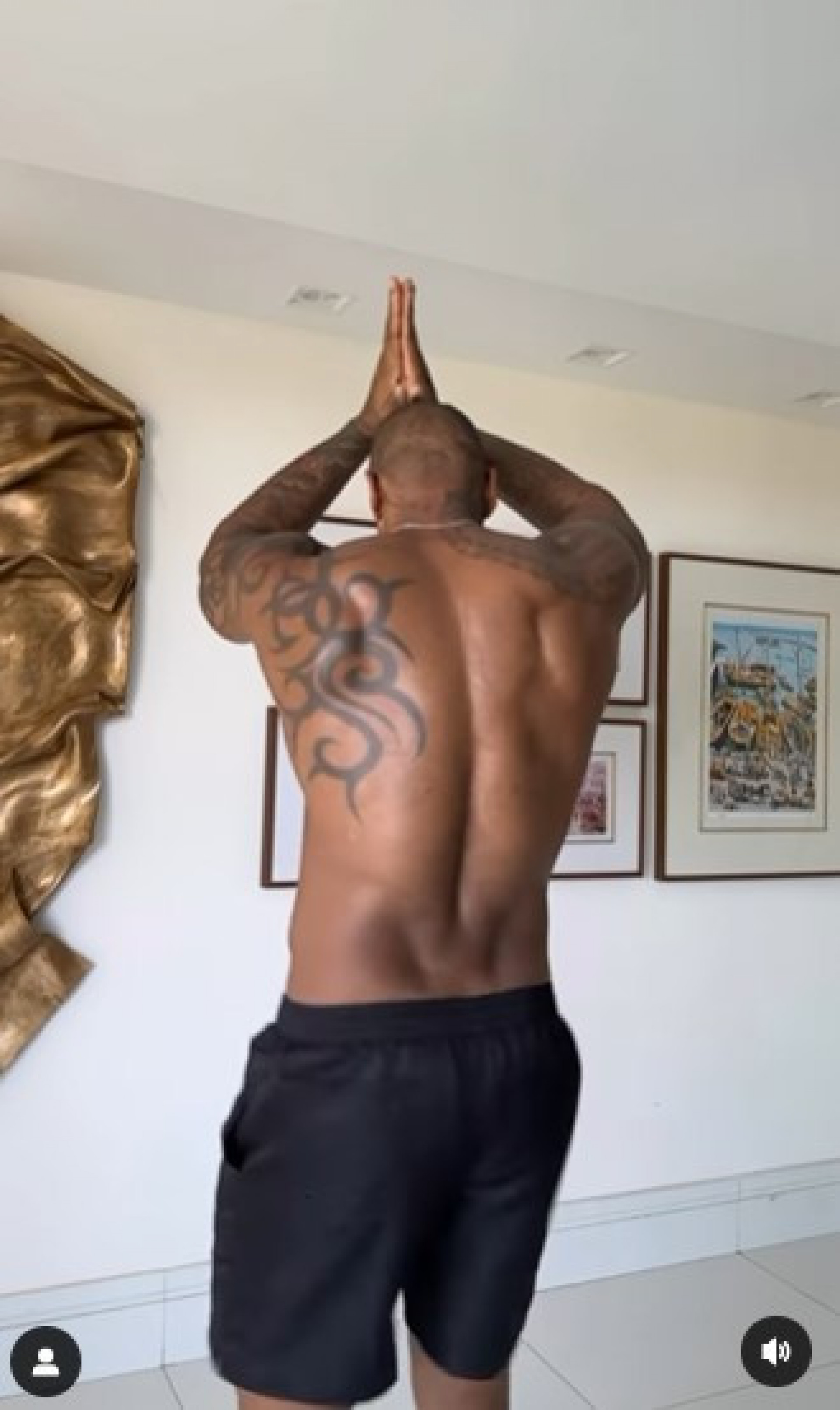 Léo Santana usou as redes sociais para publicar vídeo sem camisa - Reprodução/Instagram