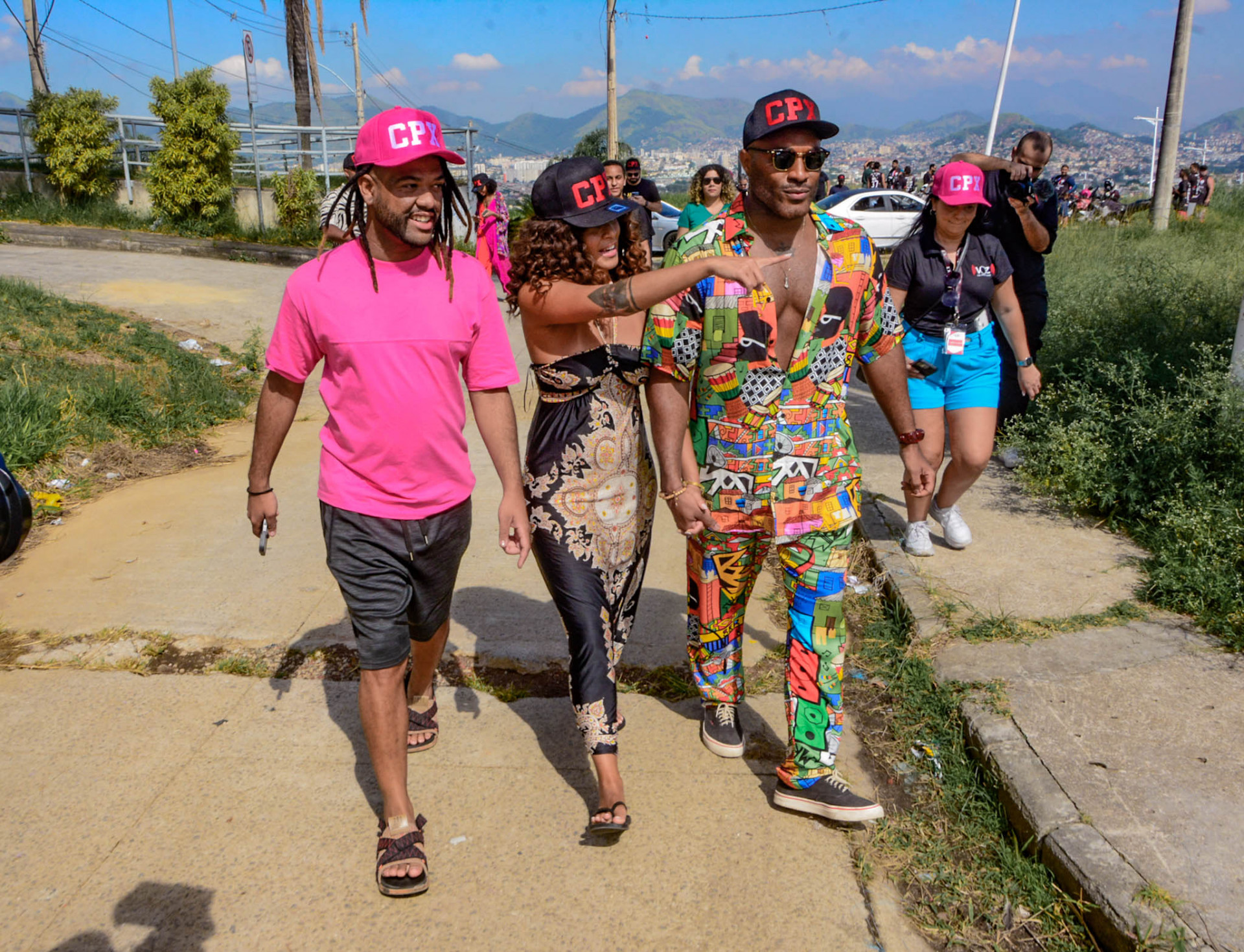 René Silva, Fred Nicácio e Domitila Barros no Complexo do Alemão - Webert Belicio / Agnews