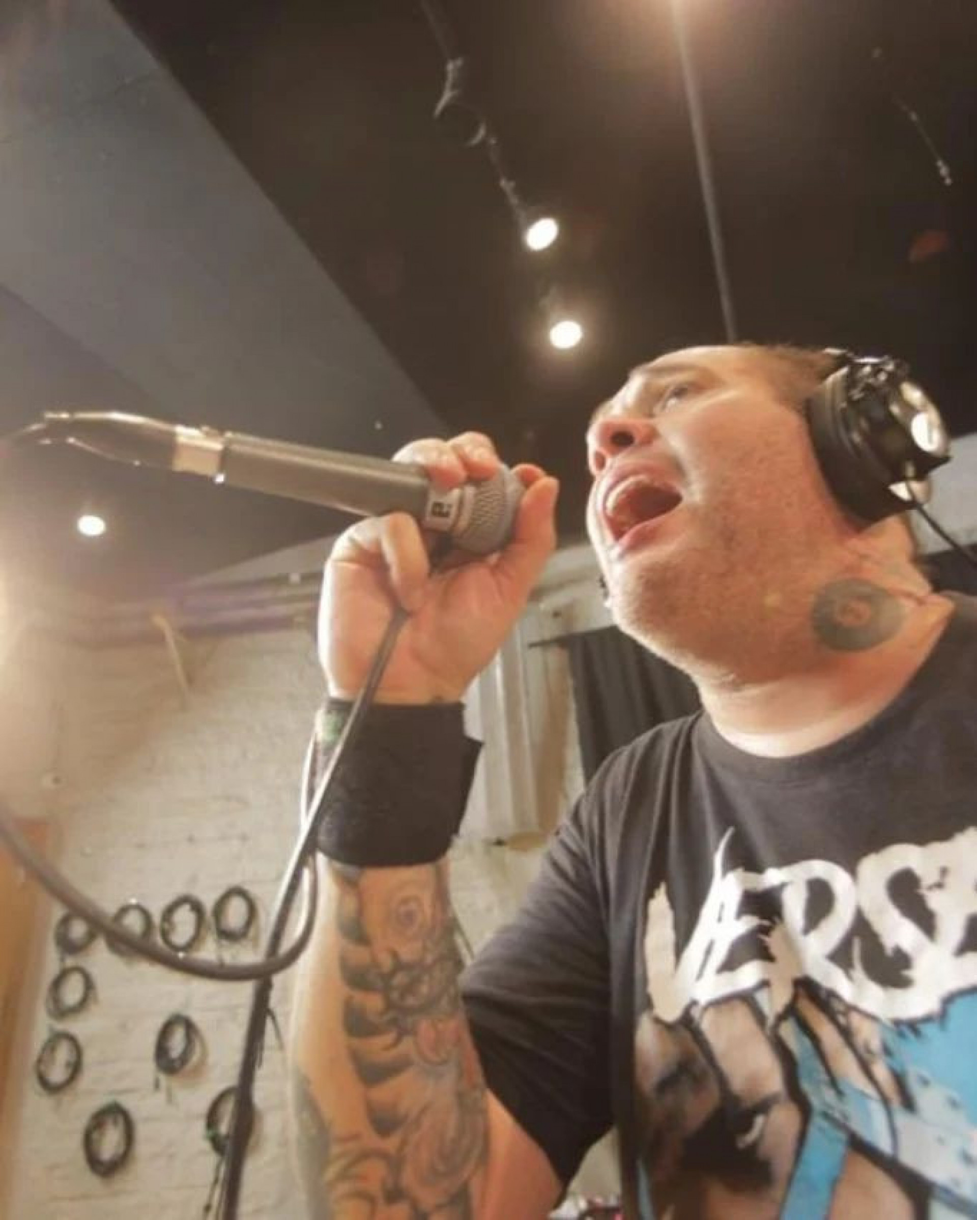 Reges Bolos, vocalista da banda O Surto, morre aos 52 anos - Reprodução Internet