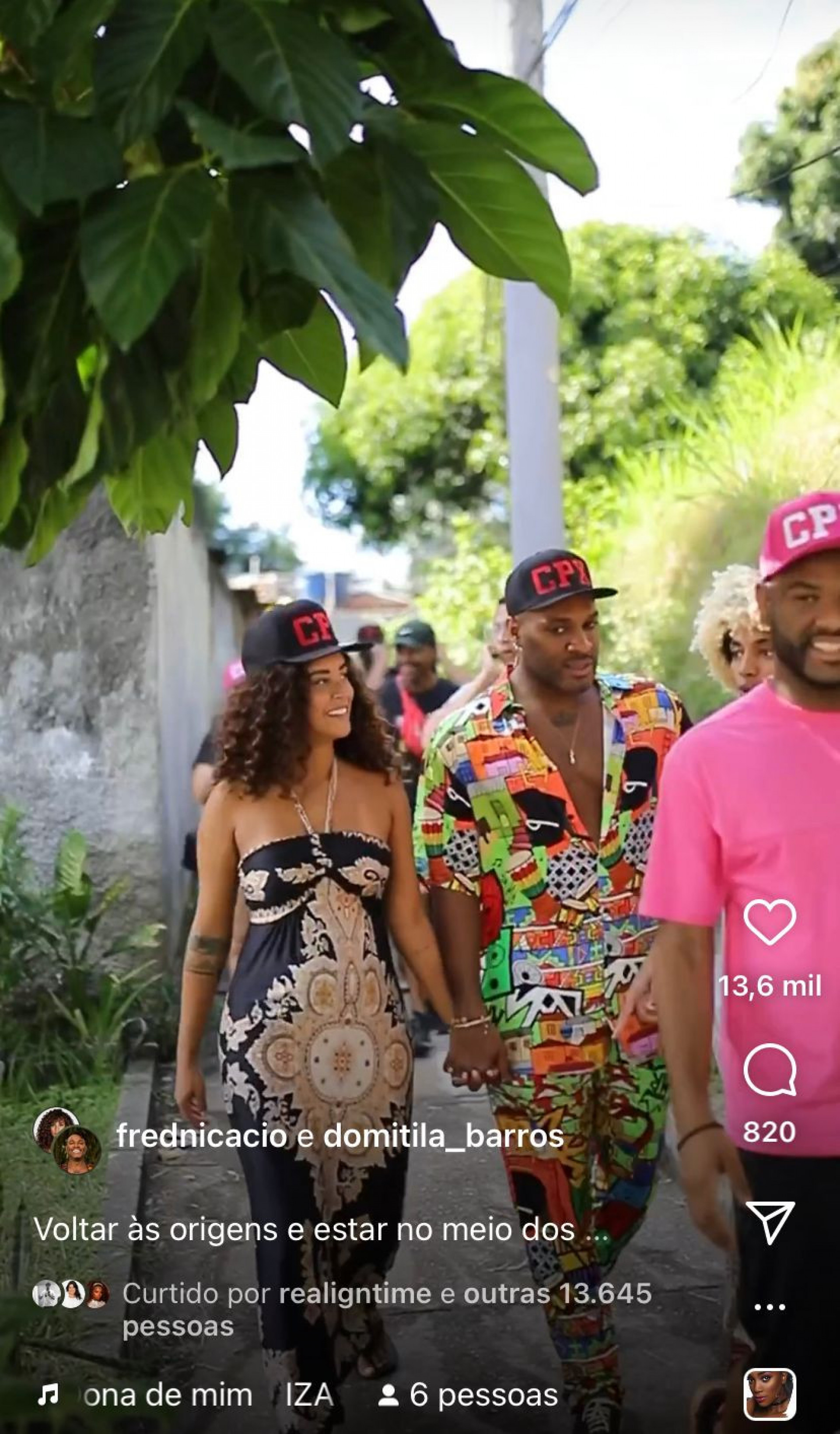 Domitila Barros em visita do Complexo do Alemão - Reprodução/Instagram