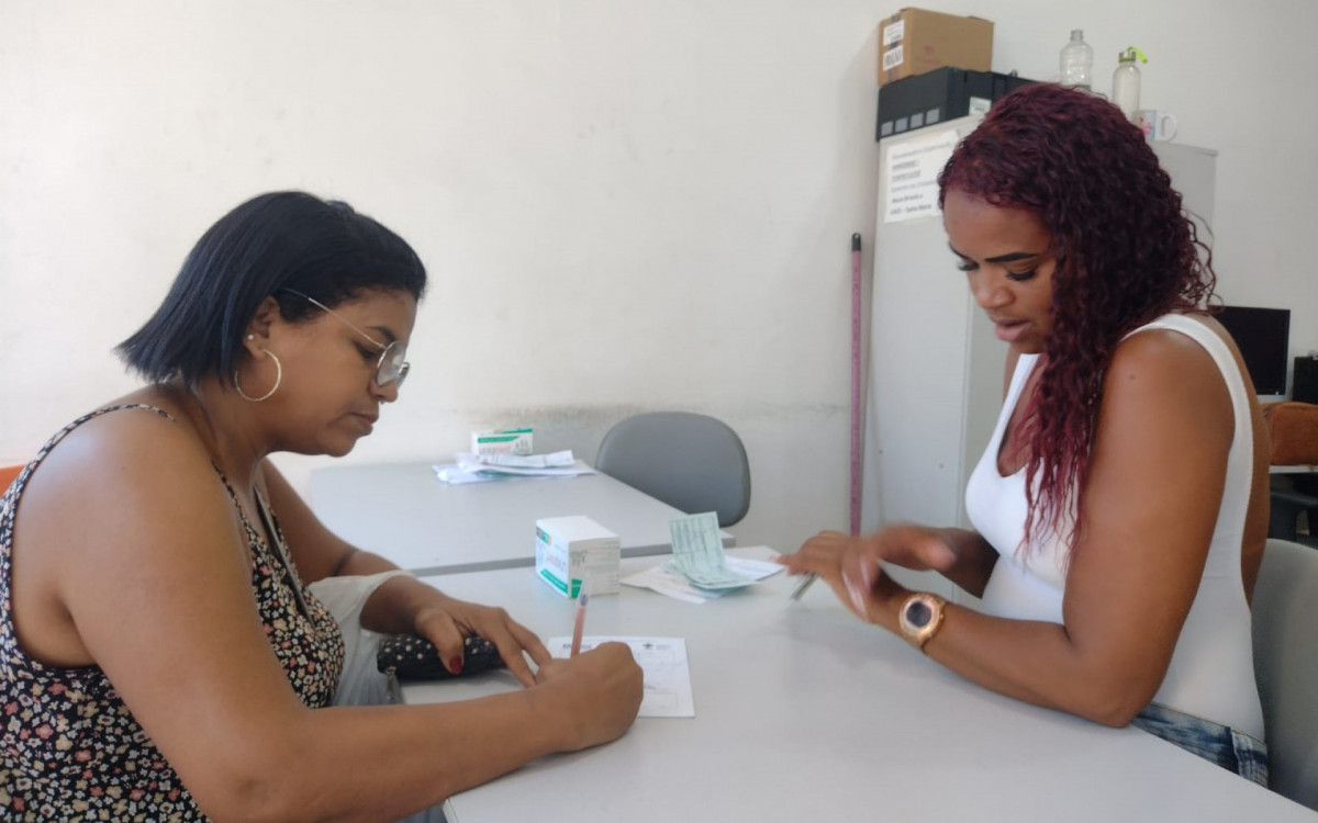 Alessandra Moreira Amaral faz tratamento contra a ansiedade e pega rem&eacute;dios na Farm&aacute;cia Municipal