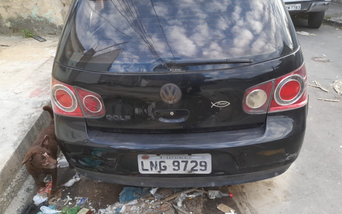 Um dos carros encontrados no desmanche