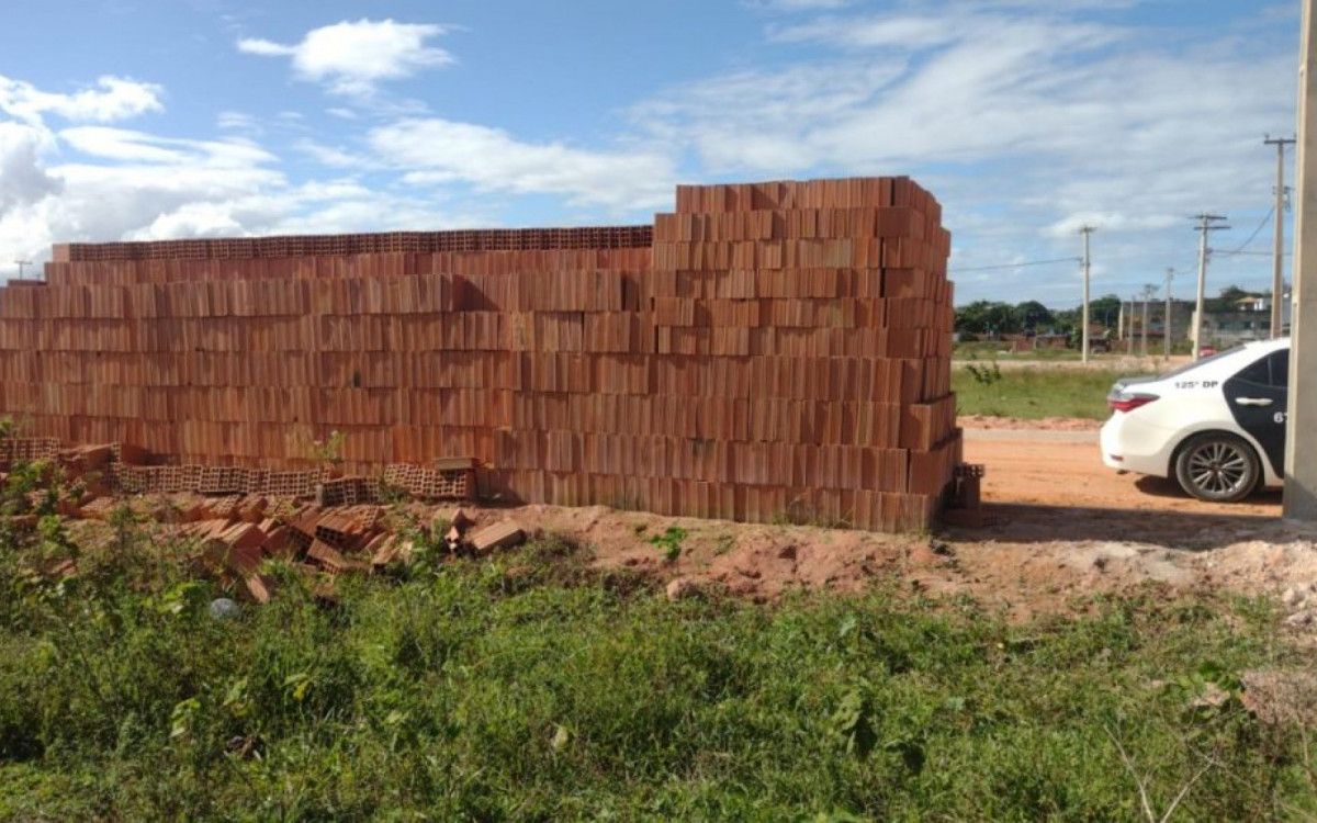 Cinco pessoas foram presas em a&ccedil;&atilde;o conjunta das delegacias de S&atilde;o Pedro da Aldeia e de Paraty na manh&atilde; desta quarta-feira (26)

