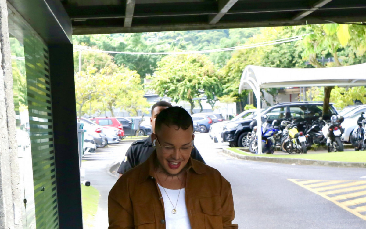 Gl&oacute;ria Groove foi clicada na portaria dos Est&uacute;dios Globo