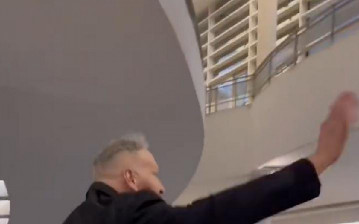 Padre Marcelo Rossi caminha em shopping de S&atilde;o Paulo