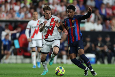 Barcelona perde para o Rayo Vallecano, mas segue na liderança isolada do Espanhol