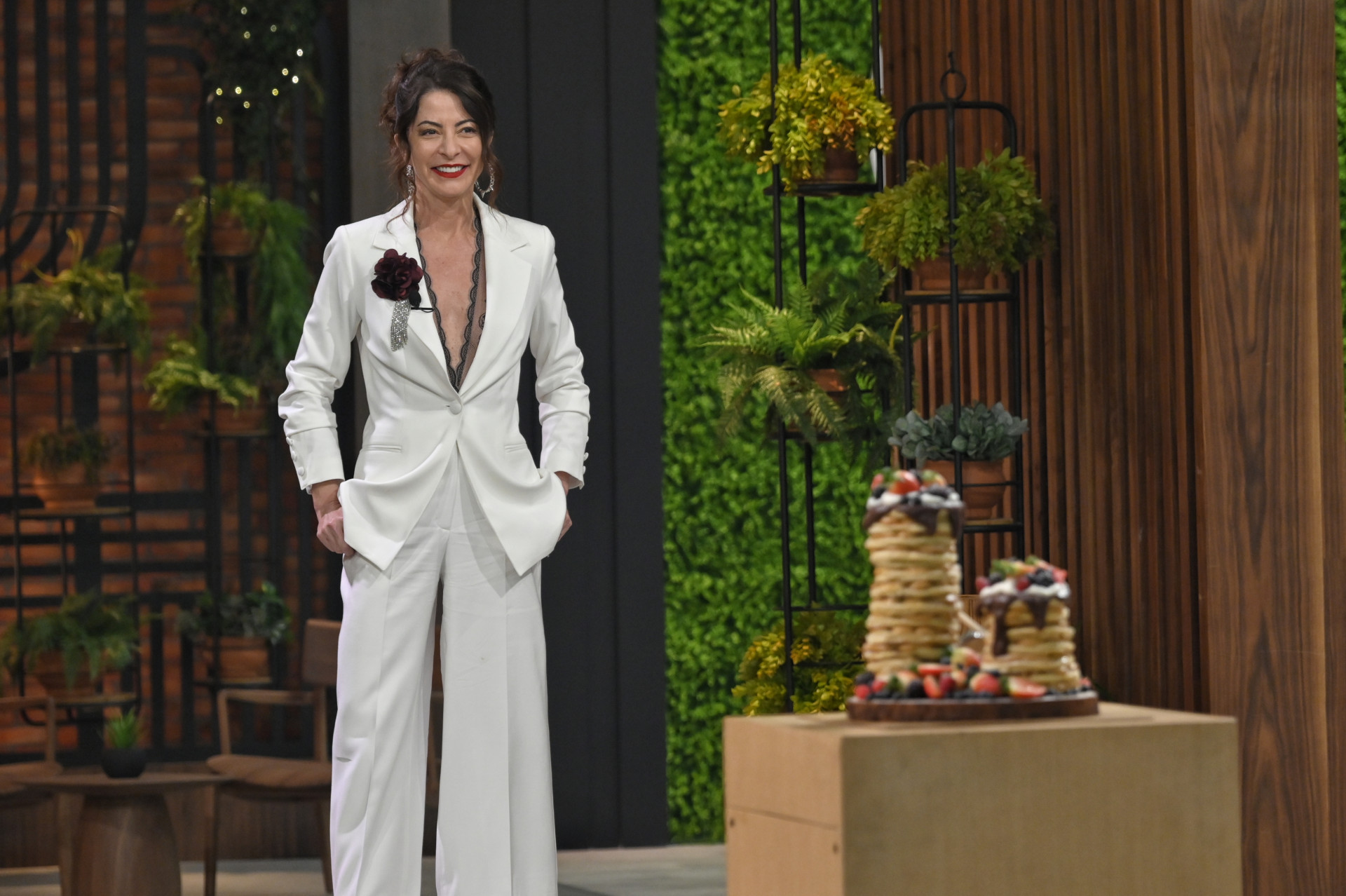 Ana Paula Padrão comanda a 10² edição do Masterchef Brasil  - Divulgação / Band 